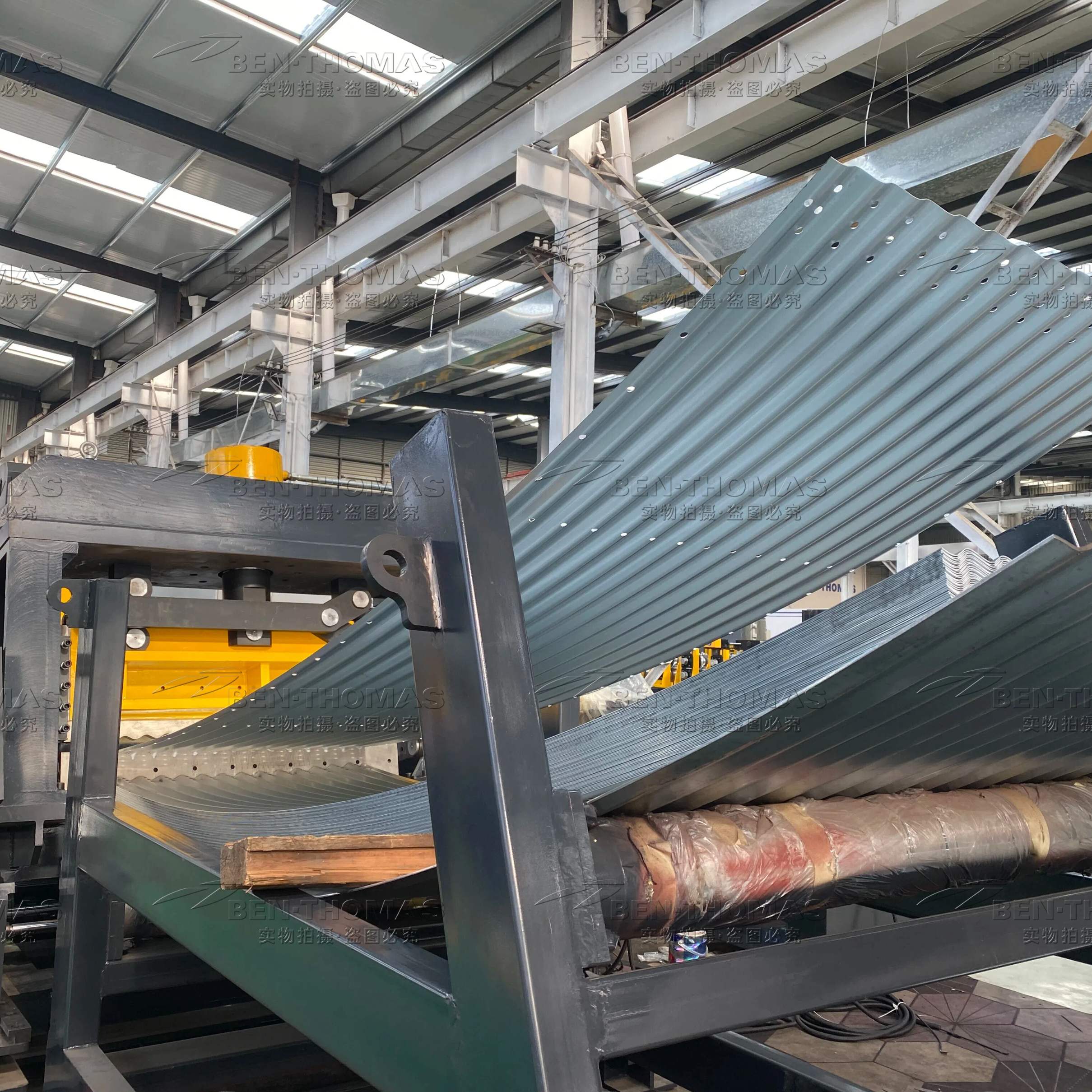 Bolted steel silo manufacturing machine